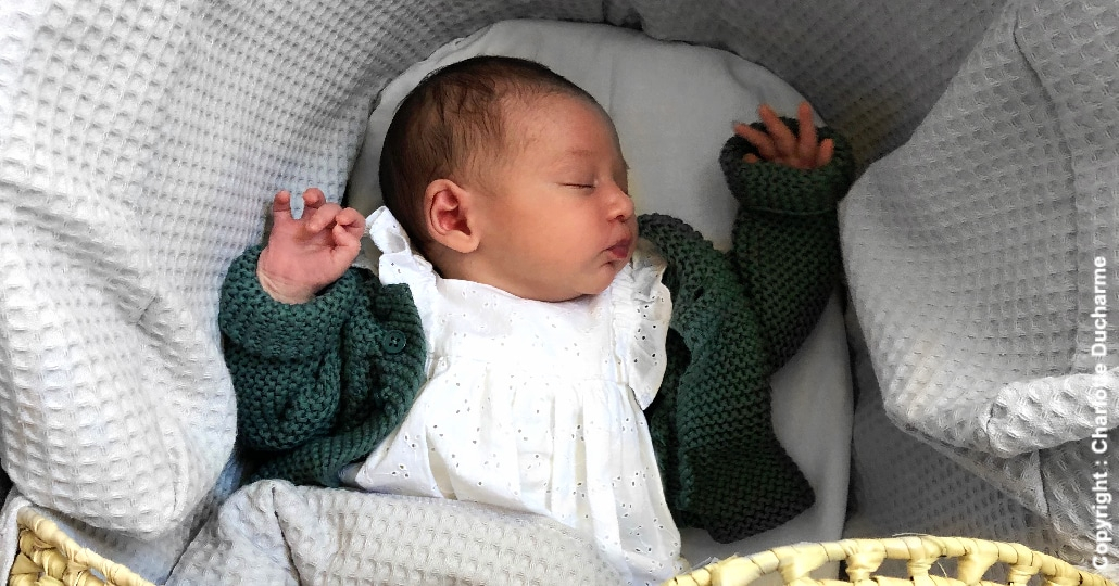 Sommeil De Bebe Les 10 Trucs A Savoir Pour L Aider A Dormir Sereinement Cool Parents Make Happy Kids