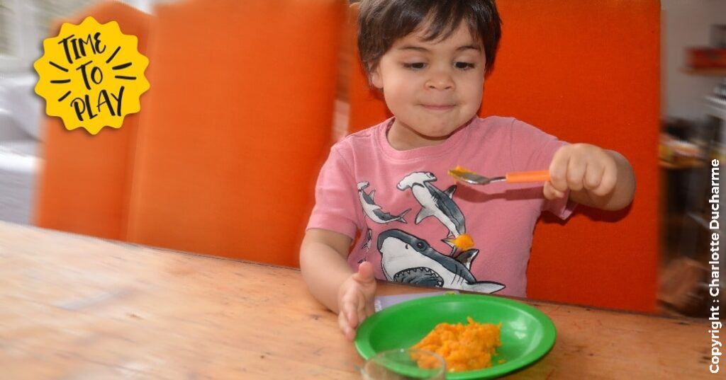 TIME TO PLAY - LE FAIRE MANGER UNE PURÉE DES LÉGUMES